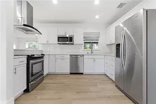 327 Sunny Ln, Belleair, FL 33756 - Photo 4