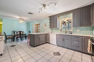2522 E 149th Ave, Lutz, FL 33559 - Photo 12