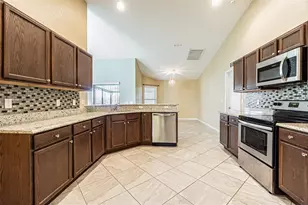 1311 Evergreen Park Cir, Lakeland, FL 33813 - Photo 4