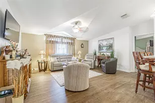 37349 Gill Ave, Zephyrhills, FL 33541 - Photo 2