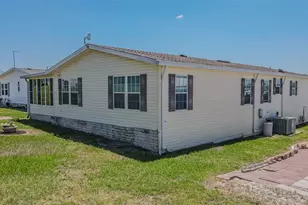 37627 Lorena Ave, Zephyrhills, FL 33541 - Photo 36