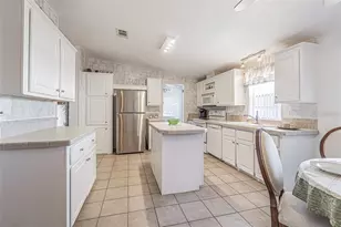 37627 Lorena Ave, Zephyrhills, FL 33541 - Photo 16