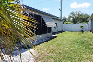 302 52nd Ave Terrace E, Bradenton, FL 34203 - Photo 4