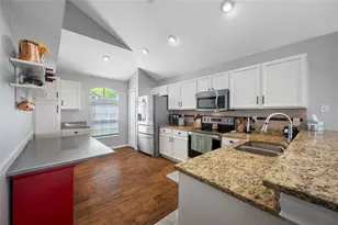 10031 Creek Bluff Dr, Riverview, FL 33578 - Photo 8