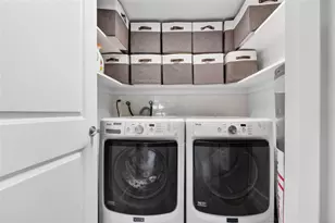 1065 Eden Isle Blvd NE, Saint Petersburg, FL 33704 - Photo 24