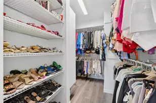 1065 Eden Isle Blvd NE, Saint Petersburg, FL 33704 - Photo 18