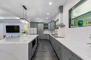 106 W 122nd Ave, Tampa, FL 33612 - Photo 8