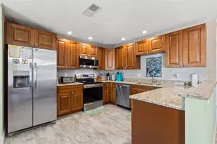 5243 Beach Dr SE, Saint Petersburg, FL 33705 - Photo 10