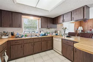 636 Tessier Ct, Tarpon Springs, FL 34689 - Photo 12