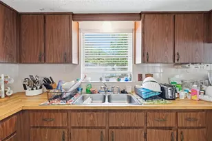 636 Tessier Ct, Tarpon Springs, FL 34689 - Photo 12