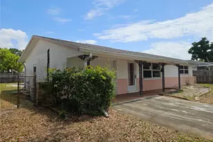3155 55th St N, Saint Petersburg, FL 33710 - Photo 2