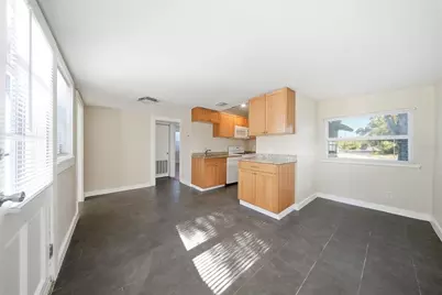 2010 30th Ave North Avenue N, Saint Petersburg, FL 33713 - Photo 16
