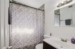 225 Southeast Jefferson Cir N, Saint Petersburg, FL 33703 - Photo 12