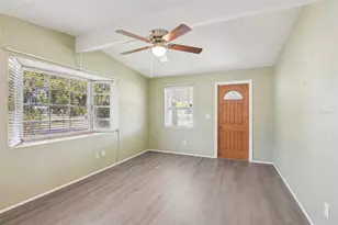 225 Southeast Jefferson Cir N, Saint Petersburg, FL 33703 - Photo 4