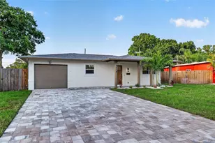 5518 Pine Cir NE, Saint Petersburg, FL 33703 - Photo 2