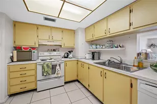 285 107th Ave, Treasure Island, FL 33706 - Photo 8