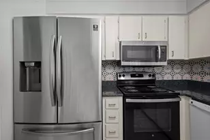 7635 Deleon Ct, Tampa, FL 33615 - Photo 14