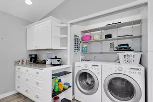 819 10th St SW, Largo, FL 33770 - Photo 12