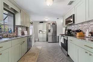 2301 W Eldred Dr, Tampa, FL 33603 - Photo 10