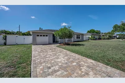 1300 63rd Avenue N, Saint Petersburg, FL 33702 - Photo 1