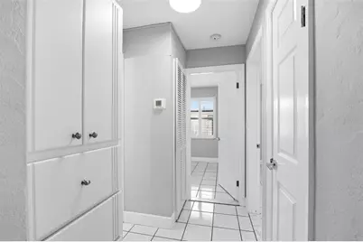 7500 Orpine Drive N, Saint Petersburg, FL 33702 - Photo 18