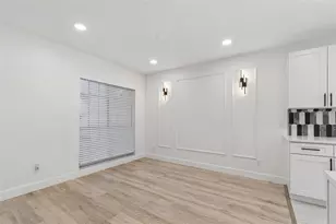 13934 Clubhouse Cir, Tampa, FL 33618 - Photo 8