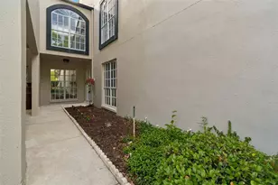 13934 Clubhouse Cir, Tampa, FL 33618 - Photo 4
