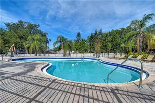 213 Drawbridge Ln, Valrico, FL 33594 - Photo 2