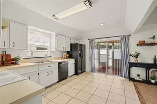 9758 Fox Hollow Rd, Tampa, FL 33647 - Photo 10