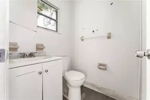 717 NW 253rd St, Newberry, FL 32669 - Photo 10