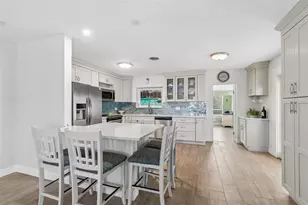 10572 Blossom Lake Dr, Seminole, FL 33772 - Photo 8