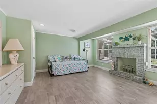 10572 Blossom Lake Dr, Seminole, FL 33772 - Photo 12