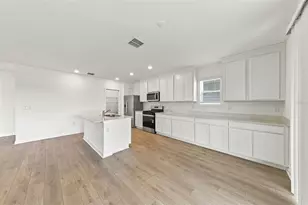 9185 Newmons Pl, Wildwood, FL 34785 - Photo 4