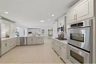 2080 Hawaii Avenue NE, Saint Petersburg, FL 33703 - Photo 14