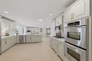 2080 Hawaii Ave NE, Saint Petersburg, FL 33703 - Photo 14