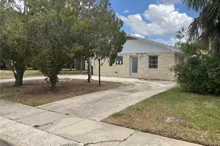 219 27th St W, Bradenton, FL 34205 - Photo 2