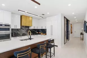 301 1st St S, Saint Petersburg, FL 33701 - Photo 14