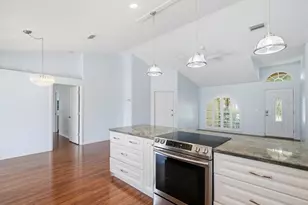 2310 39th Ave N, Saint Petersburg, FL 33714 - Photo 12