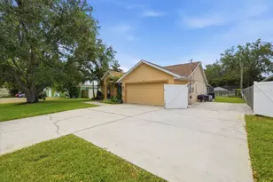 2310 39th Ave N, Saint Petersburg, FL 33714 - Photo 2