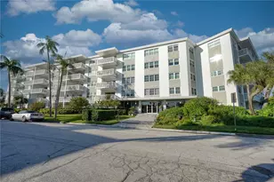 1100 N Shore Dr NE, Saint Petersburg, FL 33701 - Photo 2