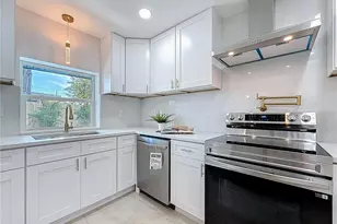 910 Alcazar Wy S, Saint Petersburg, FL 33705 - Photo 14