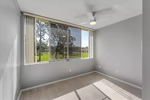 4885 1st St NE, Saint Petersburg, FL 33703 - Photo 18