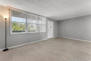 4885 1st St NE, Saint Petersburg, FL 33703 - Photo 8