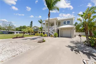 2704 57th St S, Gulfport, FL 33707 - Photo 4