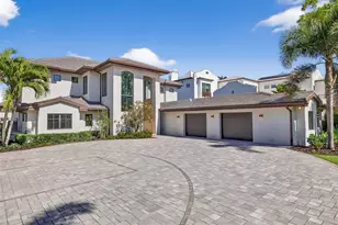 460 Coffee Pot Riviera NE, Saint Petersburg, FL 33704 - Photo 2