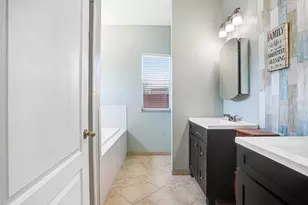 6915 Monarch Park Dr, Apollo Beach, FL 33572 - Photo 18