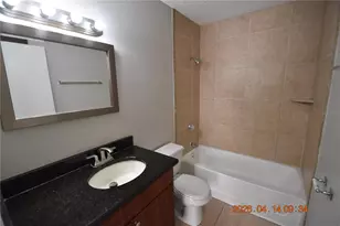 8605 Mallard Reserve Dr, Tampa, FL 33614 - Photo 32