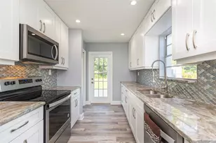 3911 W Tyson Ave, Tampa, FL 33611 - Photo 4