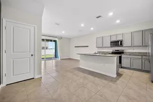 33105 Major Oak Dr, Wesley Chapel, FL 33545 - Photo 10