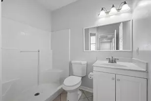 8123 Canterbury Lake Blvd, Tampa, FL 33619 - Photo 14